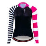 Bicycle jersey absorbs sweat and dries quickly