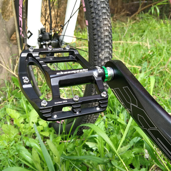 Lightweight Magnesium Alloy 3-Bearing Bicycle Pedal